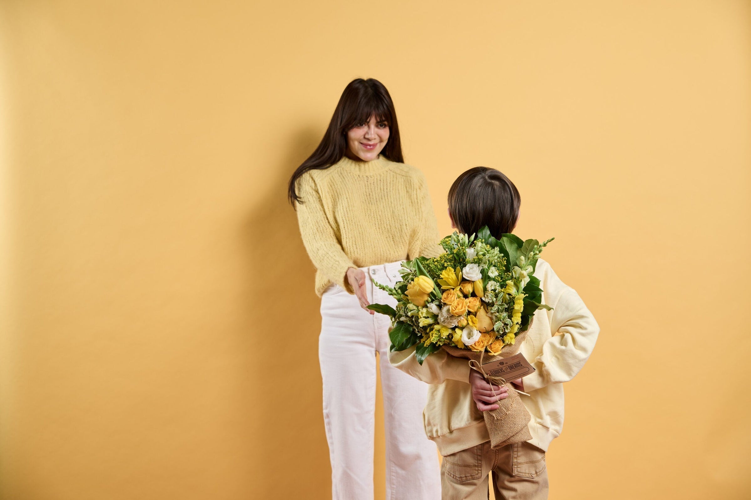 A collection of exciting Mother's Day activities in Detroit, including brunch, cultural events, and outdoor fun, perfect for celebrating with mom.