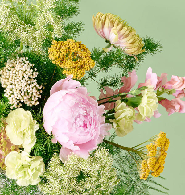 How Seasonal Blooms Connect to Locally Crafted Floristry